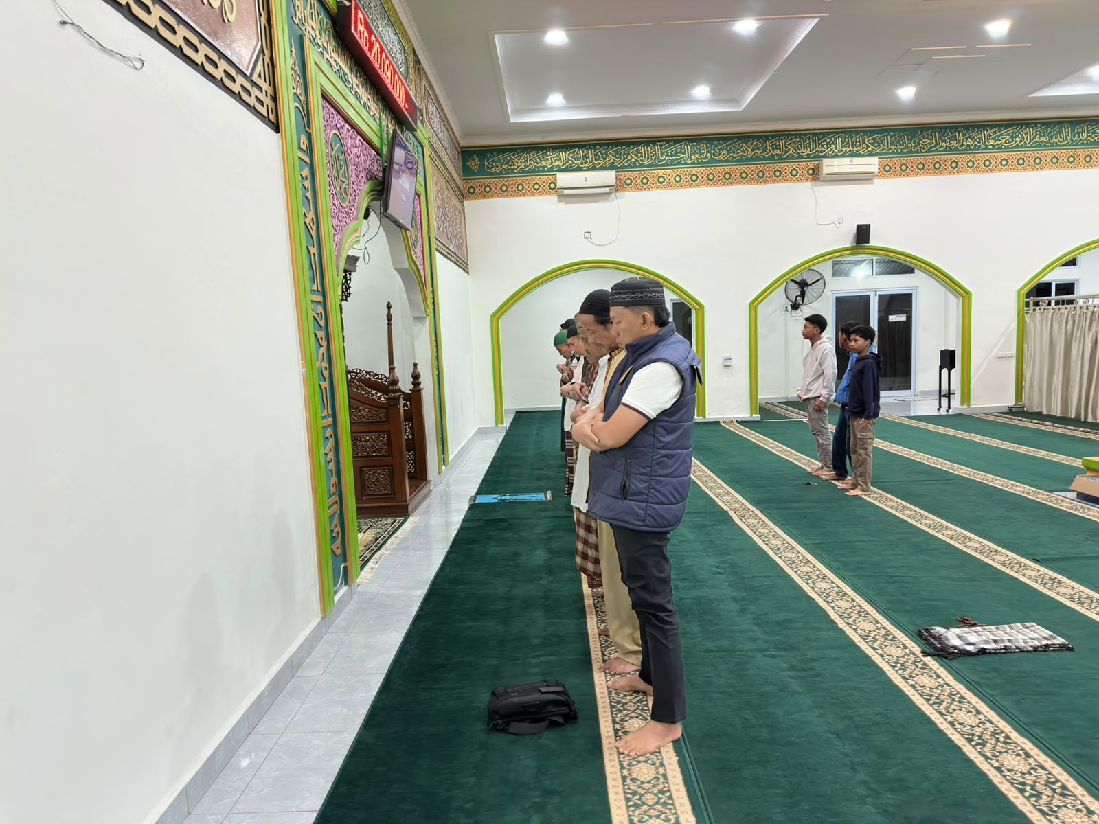 Polres Dumai Gencarkan Edukasi Bahaya Narkoba Melalui Sholat Subuh Berjamaah di Kampung BERSINAR