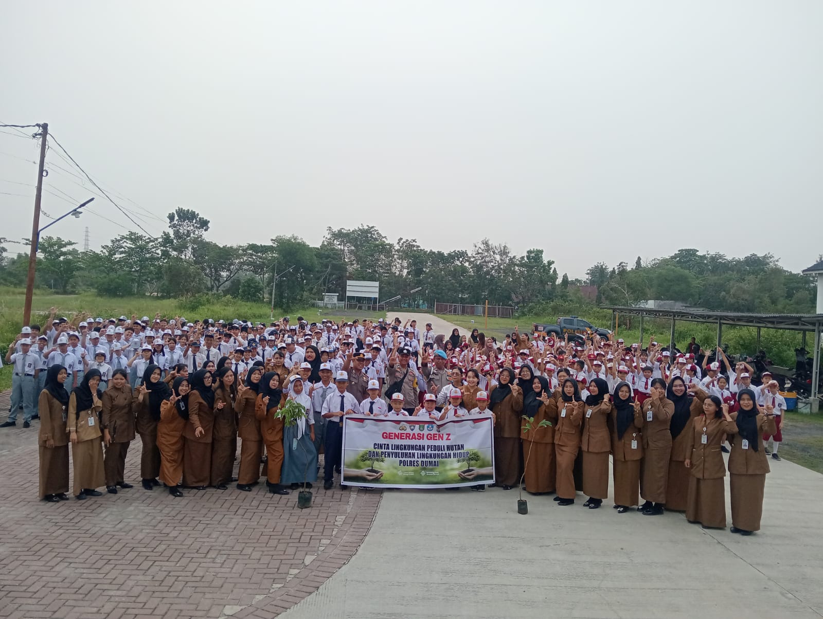 Kapolsek Dumai Barat Tanamkan Kesadaran Lingkungan dan Anti-Bullying di Sekolah Maitreyawira