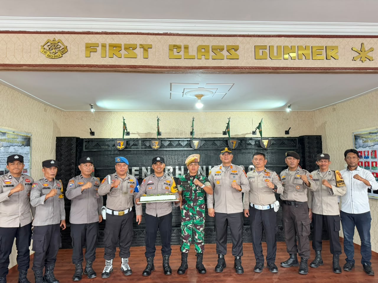 HUT ke-81 TNI, Kapolsek Bukit Kapur Sambangi Arhanud 004/WSBY