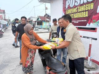 Satres Narkoba Polres Dumai Gelar Operasi Pasar Pangan Murah di Kampung Tangguh Anti Narkoba