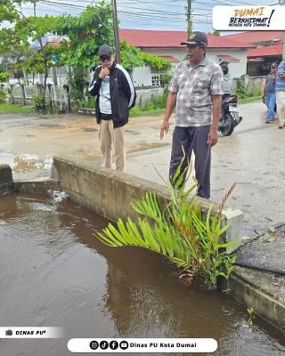 Hujan Intensitas Tinggi, Dinas PU Dumai Tinjau Sejumlah Titik Banjir