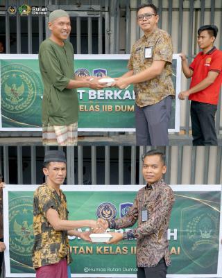 Peduli Sesama, Petugas Rutan Dumai Berbagi Jumat Berkah