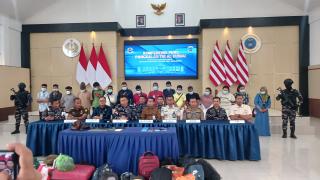 Lanal Dumai Gagalkan Jalur Ilegal 16 PMI dan WNA Bangladesh Diamankan
