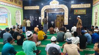 Warga Binaan Lapas Bengkalis Praktek Sholat Fardu: Wujud Pembinaan Rohani