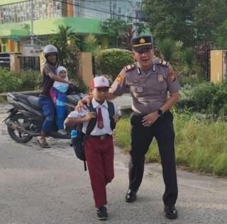 AKP Rhino Handoyo Pimpin Langsung Strong Point, Pastikan Keamanan Masyarakat